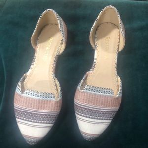 Restricted women’s size 8 D104‎